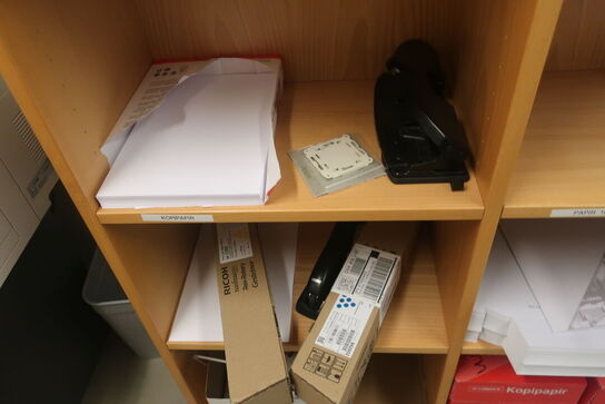 Reol / Whiteboard / bord m.m.