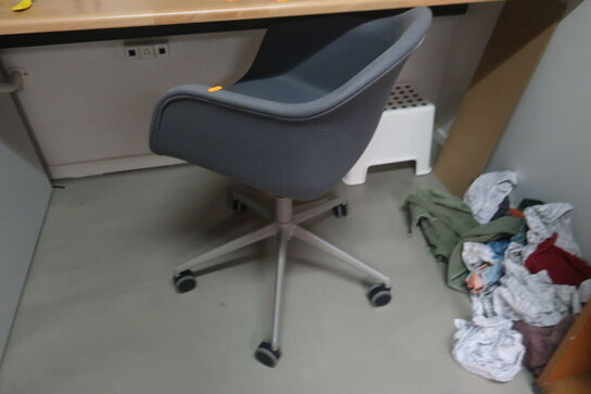 Skrivebord / kontorstol 