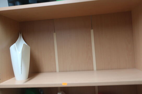 2 stk. reolsektioner med indhold