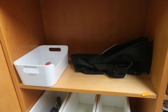 Reolsektion med indhold