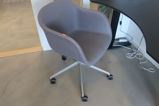 El. hæve/sænke skrivebord og stol m.m.