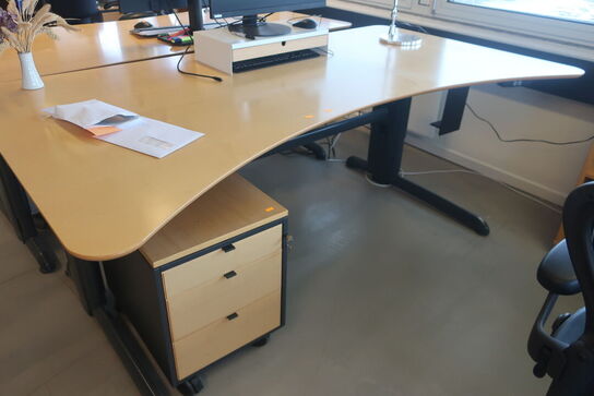 El. hæve/sænke skrivebord med skuffesektion m.m.