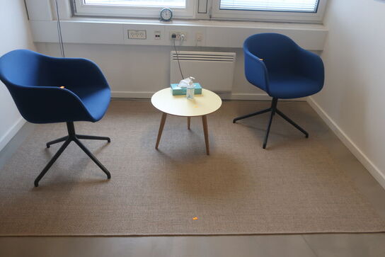 2 stk. stole MUUTO / bord / tæppe m.m.