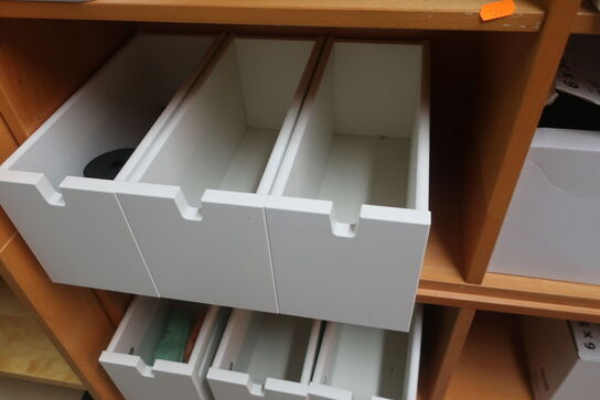 Reolsektion med indhold