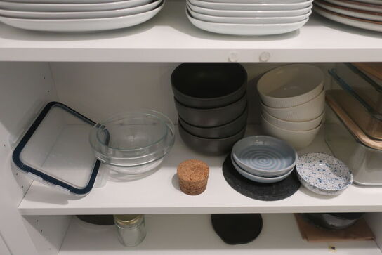 Vitrineskab med service