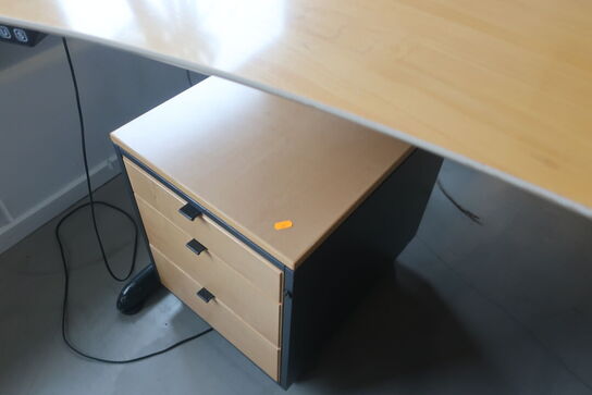 El. hæve/sænke skrivebord med skuffesektion / plante m.m.