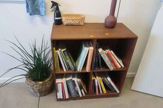 Reol / plante / bøger m.m.