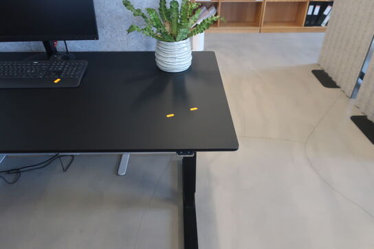 El. hæve/sænke skrivebord m.m.