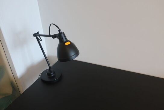 El. hæve/sænke skrivebord og stol m.m.