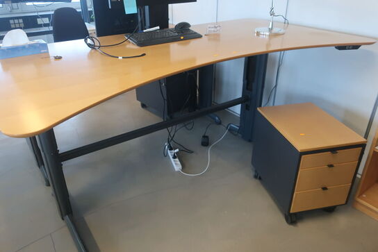 El. hæve/sænke skrivebord med skuffesektion / reol m.m.
