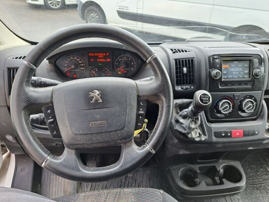 Varebil PEUGEOT Boxer 2.0 HDI 163 HK L2H2
