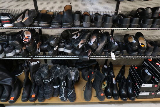 Ca. 200 par træsko & ca. 200 par sko