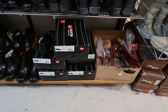 Ca. 200 par træsko & ca. 200 par sko