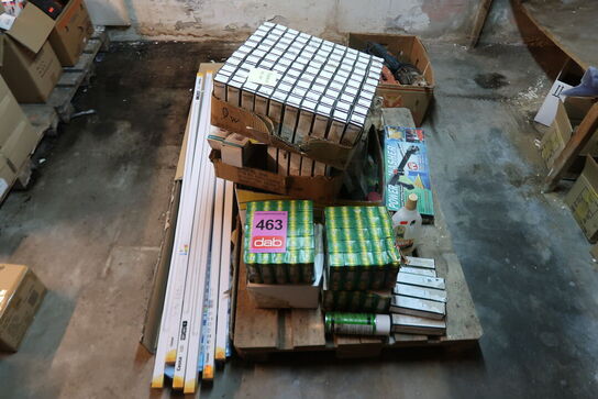 Palle med diverse handelsvarer 