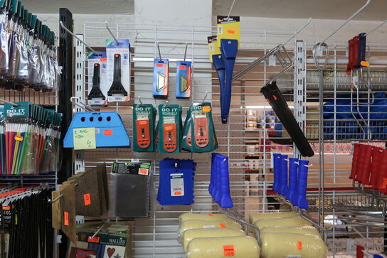 Stort parti maler udstyr m.m. - Tøm 5 fag 