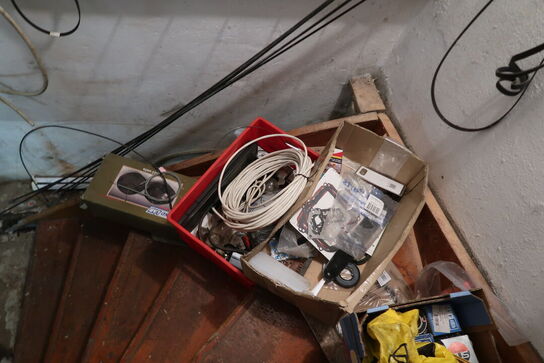 Tøm trappegang og værksted 