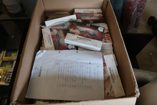 Salgsvogn med indhold 