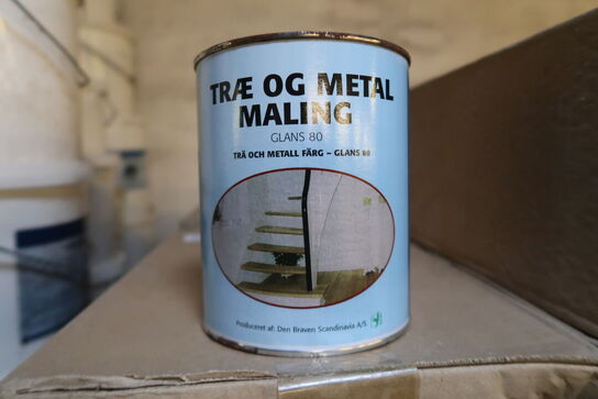 Ca. 90 bøtter maling 