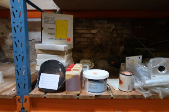 Kæmpe parti maling, træ beskyttelse, olier m.m.