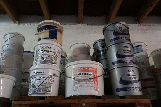 Ca. 40 paller med maling, træbeskyttelse m.m. LÆS BESKRIVELSE