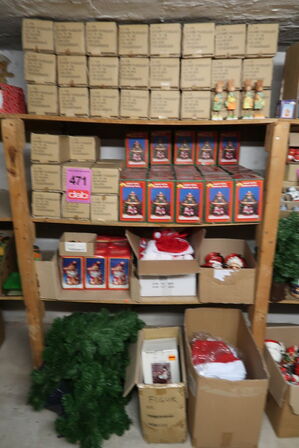 Stort parti julepynt - tøm 1 fag 