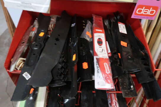 Stort parti tilbehør til plæneklippere