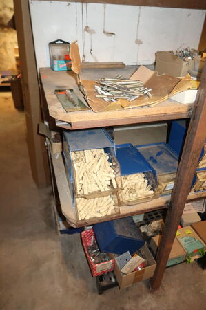 Kæmpe parti søm, skruer m.m. - tøm 2 fag