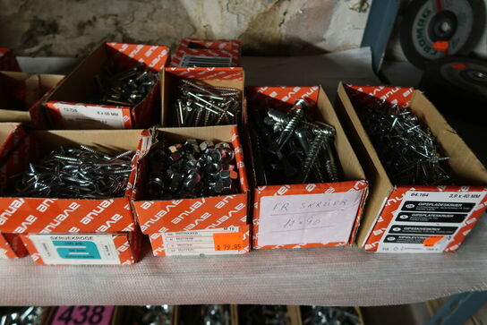 Stort parti skruer, bolte, møtrikkerne m.m. 