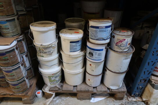 Kæmpe parti maling, træ beskyttelse, olier m.m.