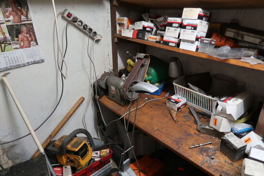 Tøm trappegang og værksted 