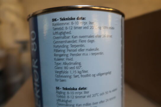 Ca. 90 bøtter maling 