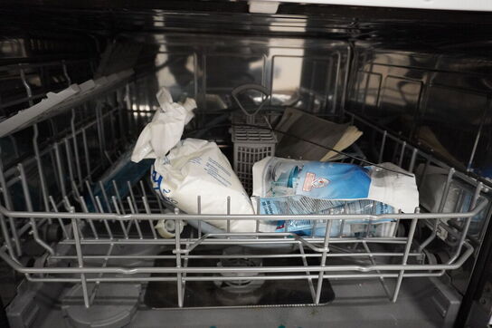 Bordopvasker SIEMENS og Køleskab MATSUI