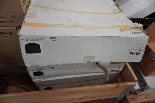 2 paller med diverse lamper og lyskilder