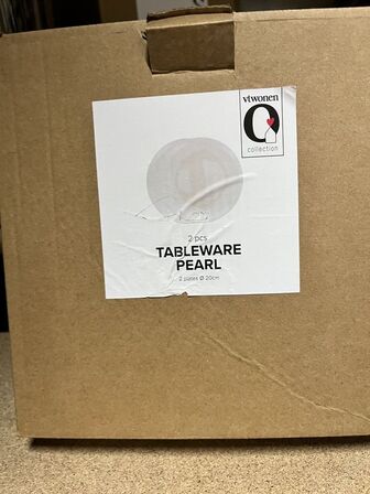 Parti m. Serveringsfade, glasbeholder, ostesæt mm.