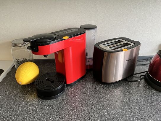 Kaffemaskine, brødrister, elkedel