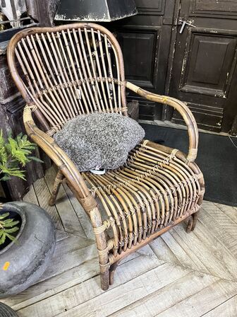 Kurvestol m. Pude inkl. Lampe