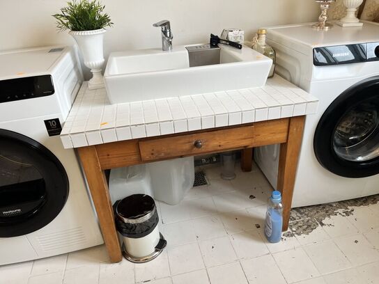 Håndvask m. Bord 93x60x69 cm.