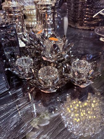 Smykkeskrin, lysestager mm.