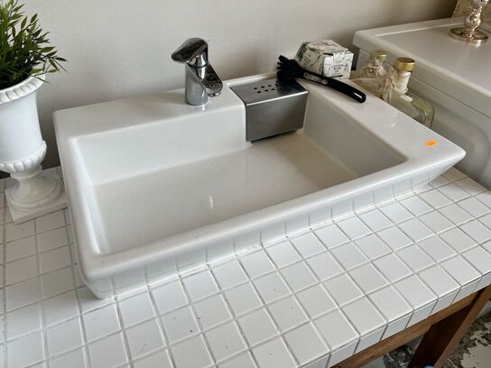 Håndvask m. Bord 93x60x69 cm.