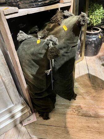 2 stk. Puder inkl. Trækasse 40x60 cm.