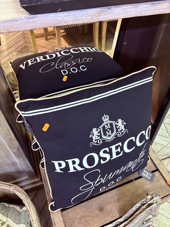 Div. Puder og knagerækker