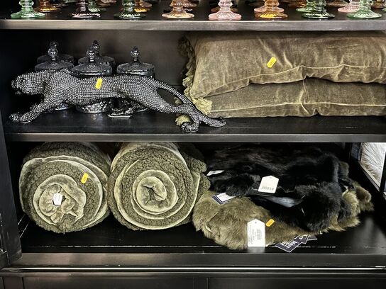 2 stk. Puder, tæpper, skin mm.