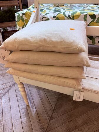 Bænk i træ inkl. Puder L: 200 cm.