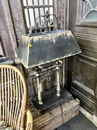 Kurvestol m. Pude inkl. Lampe