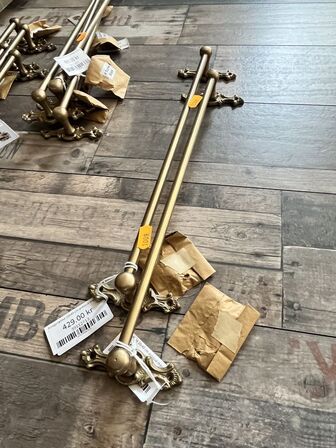 2 stk. Knagerækker H10/L40 cm.