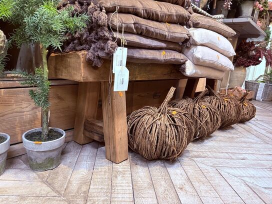 Bænk i træ 150x26x45 cm.