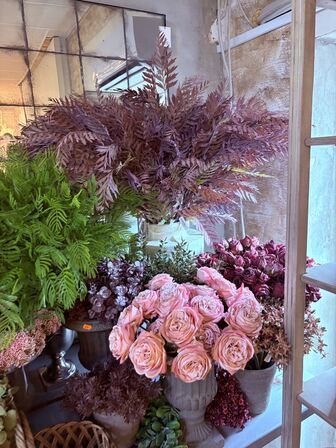 Div. Blomster i plast m. Vaser