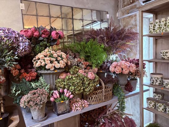 Div. Blomster i plast m. Vaser