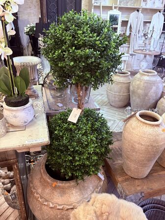 Div. Potter, vaser og spejl.