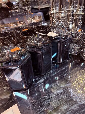 Smykkeskrin, lysestager mm.